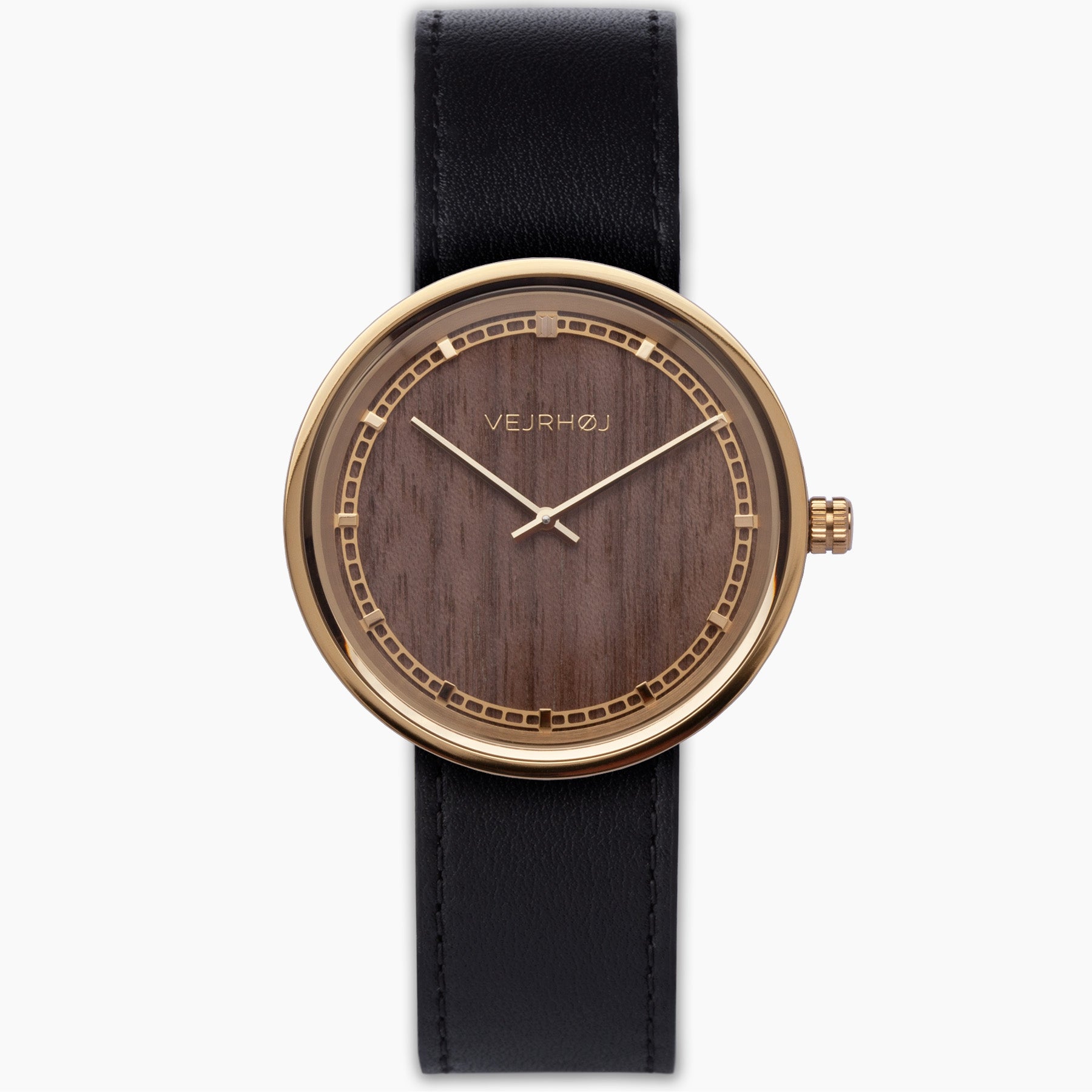 ヴェアホイのNORDIC GOLDメンズ腕時計。天然クルミ材とゴールドが温かみを生み出す。