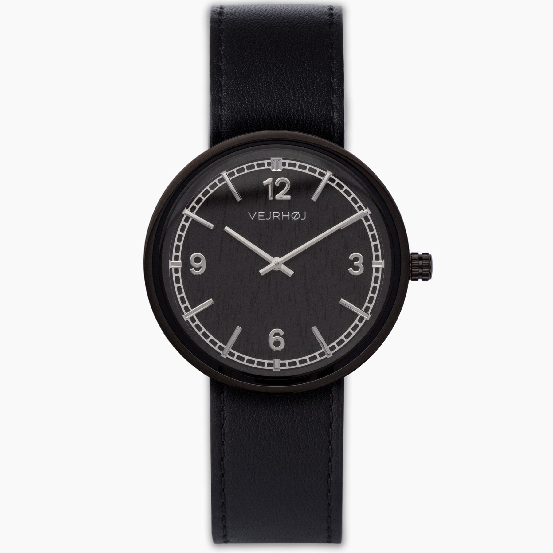 VEJRHØJのNORDIC NIGHTメンズ腕時計。漆黒染めたくりみ材にシルバーの針が特徴。ビジネス用には適切。
