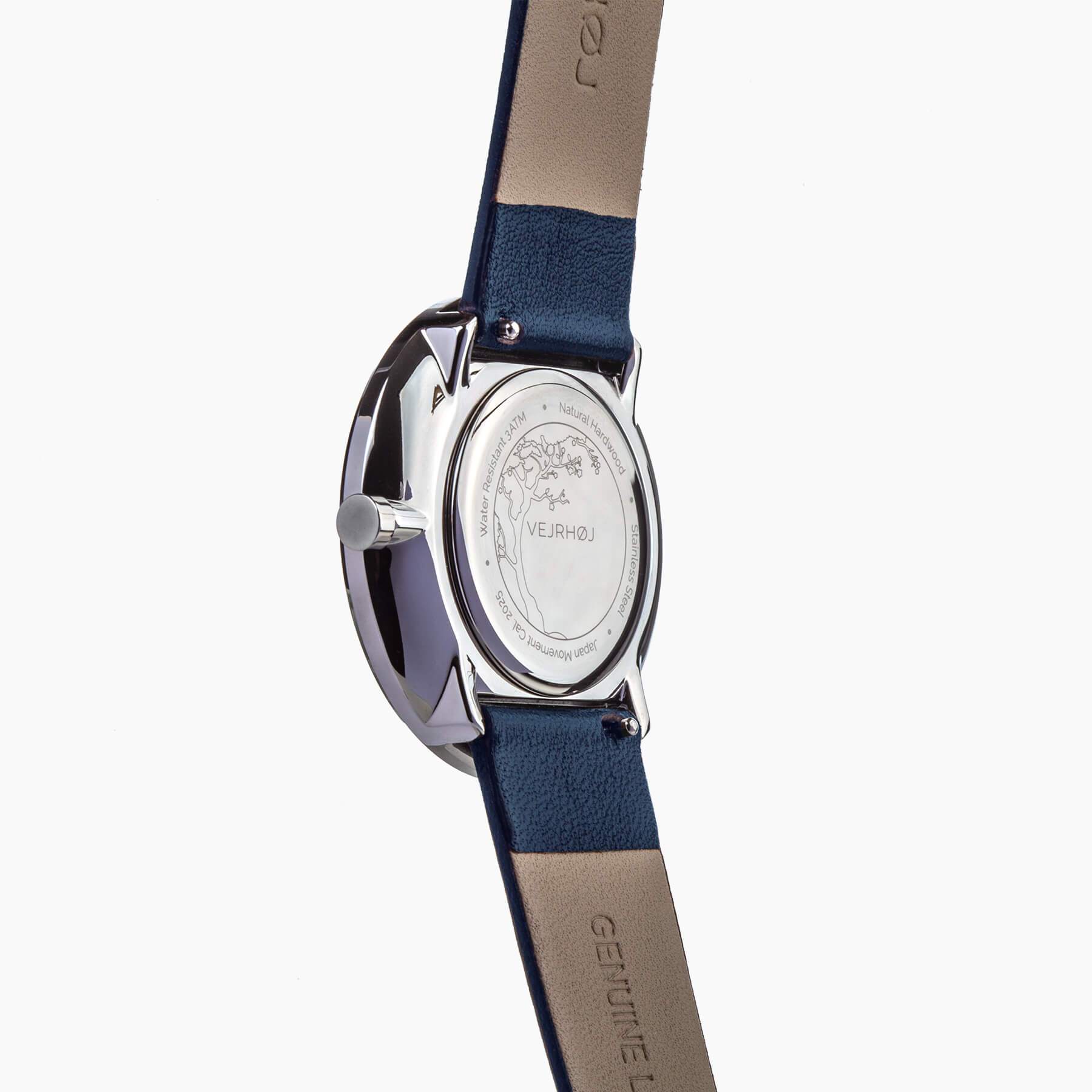 ケーシングの裏に桜の絵が印字されたVEJRHØJ(ヴェアホイ)のレディース腕時計 Petite｜SAKURA｜midnight blue