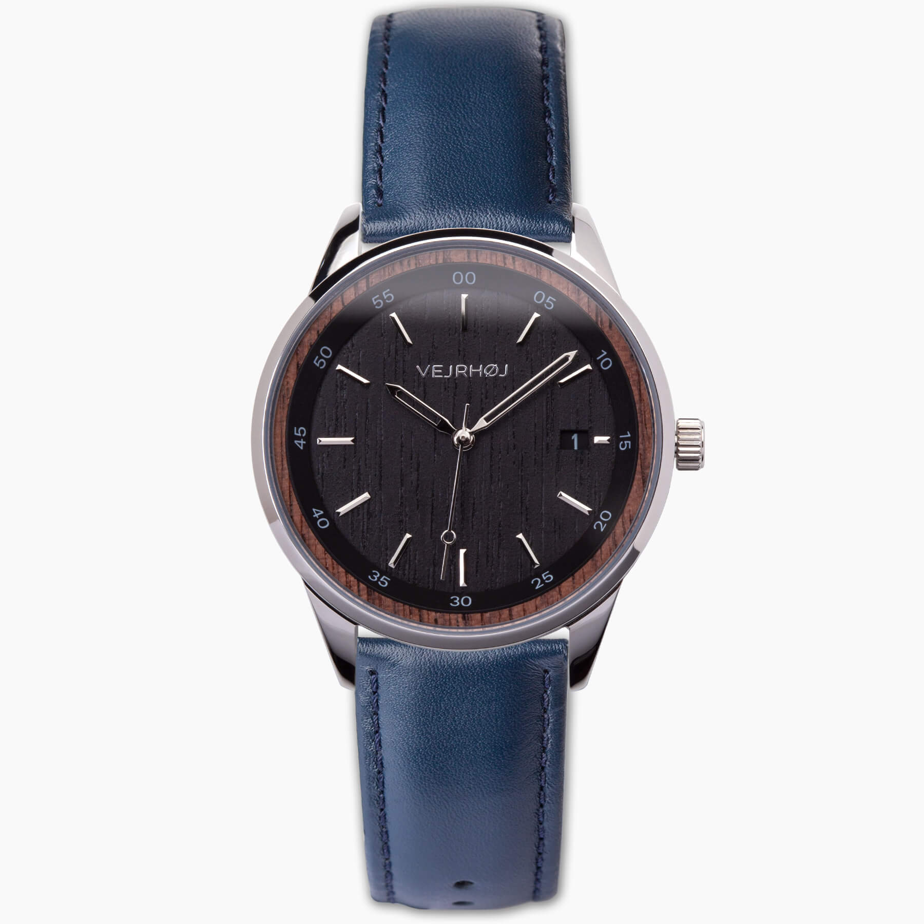 ブルーなストラップのついた漆黒染めたクルミ材の機械式腕時計