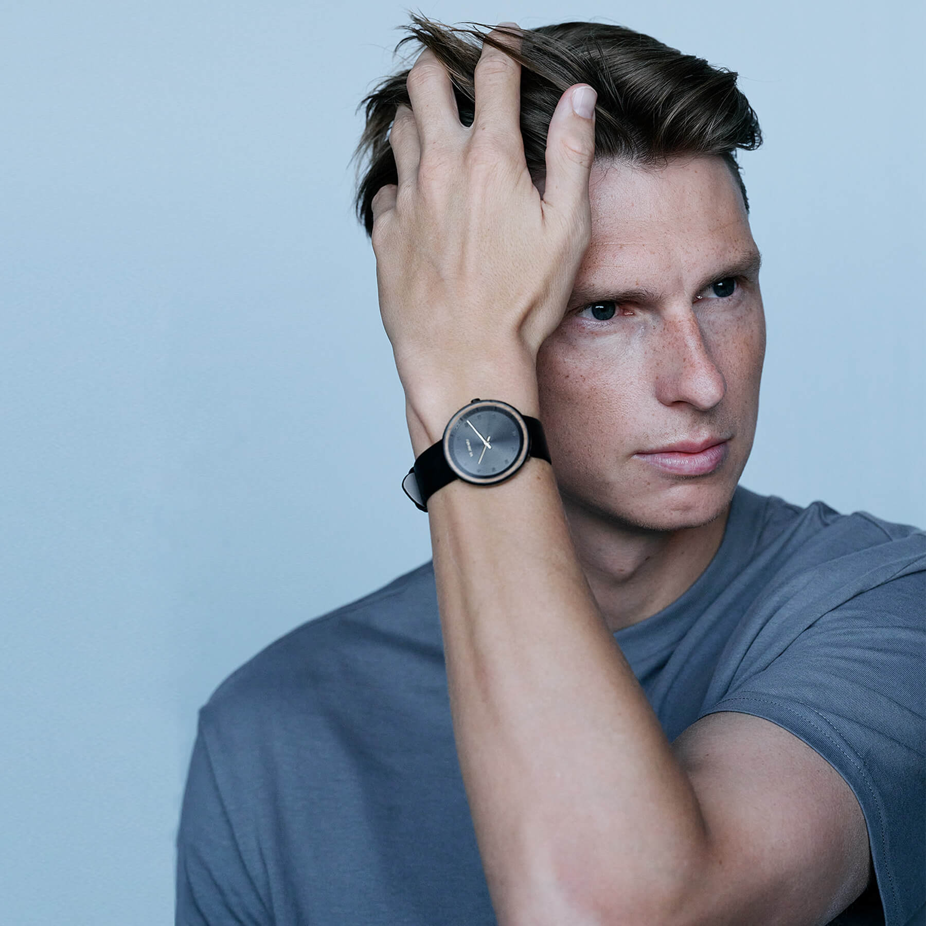 VEJRHØJ（ヴェアホイ）BLACK&GOLD 腕時計