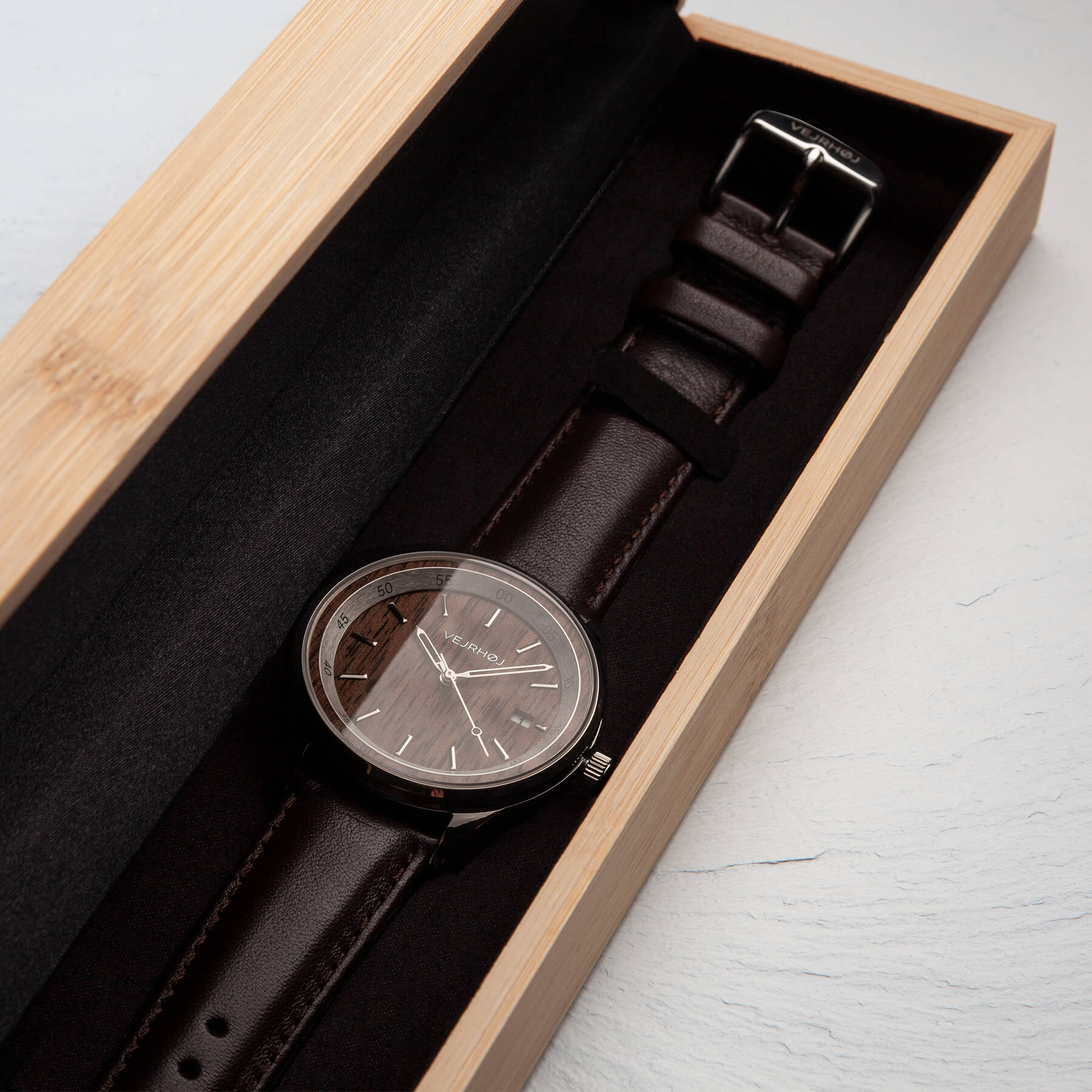 VEJRHØJ A04 木製の文字盤のブラウン機械時計