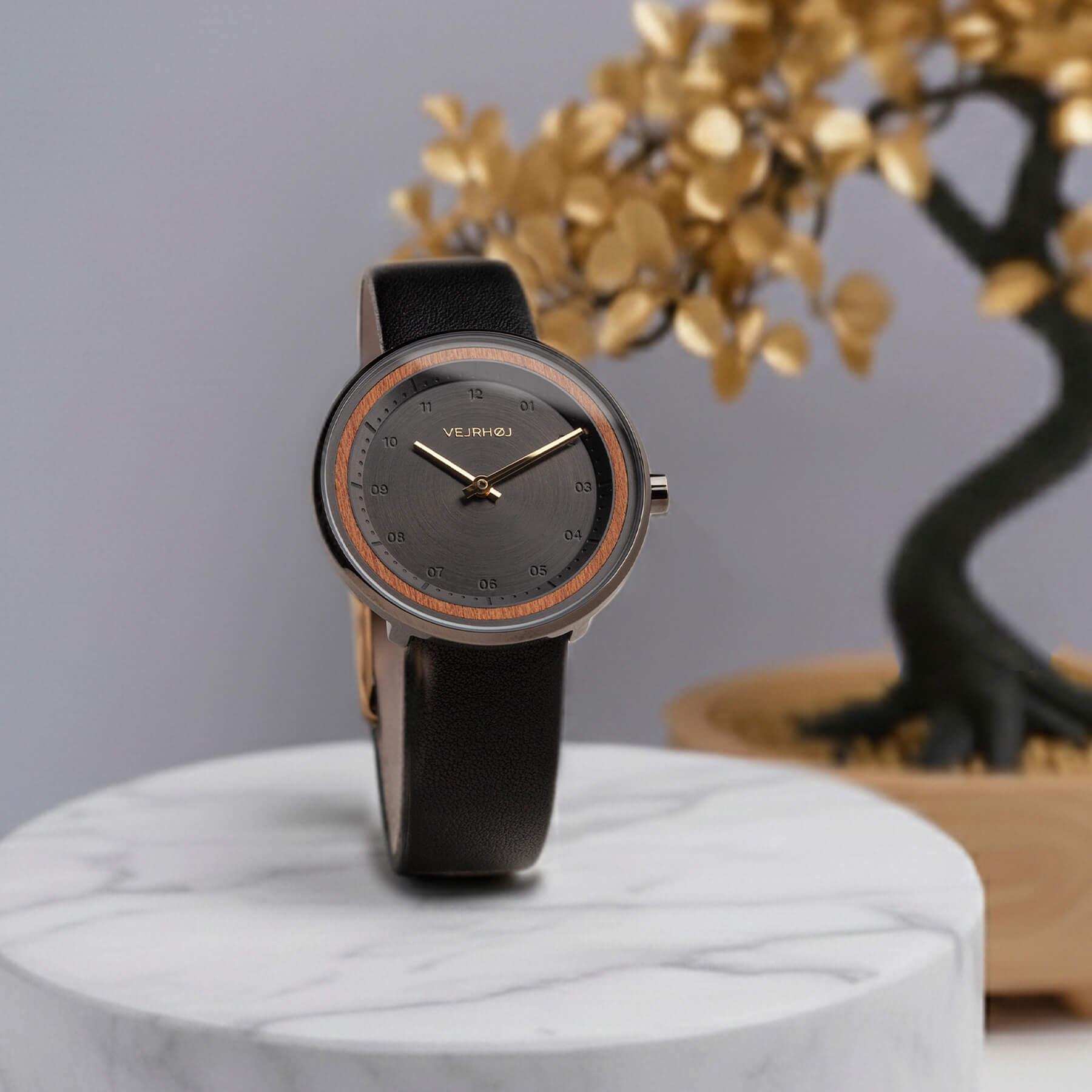 Petite | BLACK & GOLD