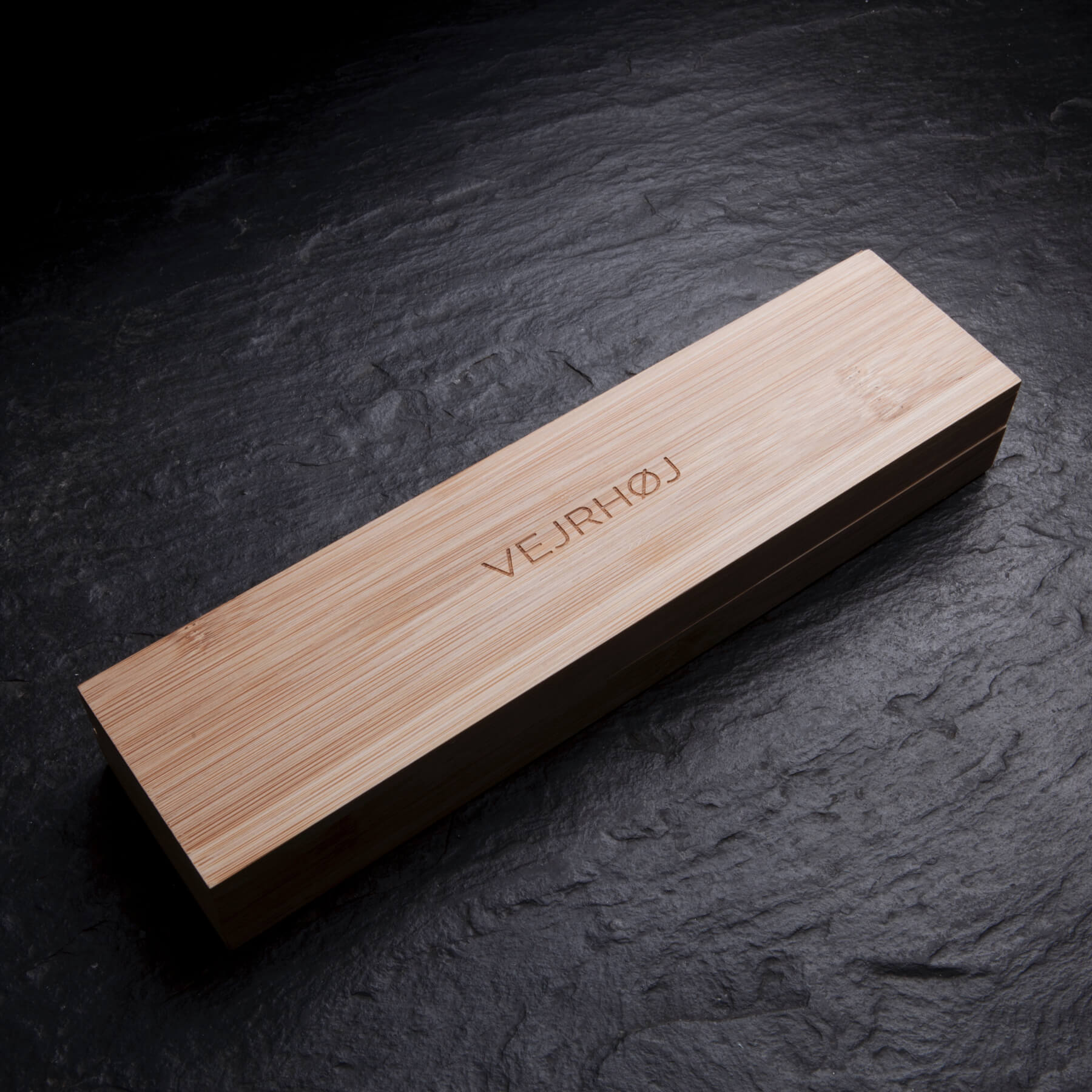 VEJRHØJ 梱包: 特製の木製ボックスに入れて、ひとつひとつ丁寧にお届け