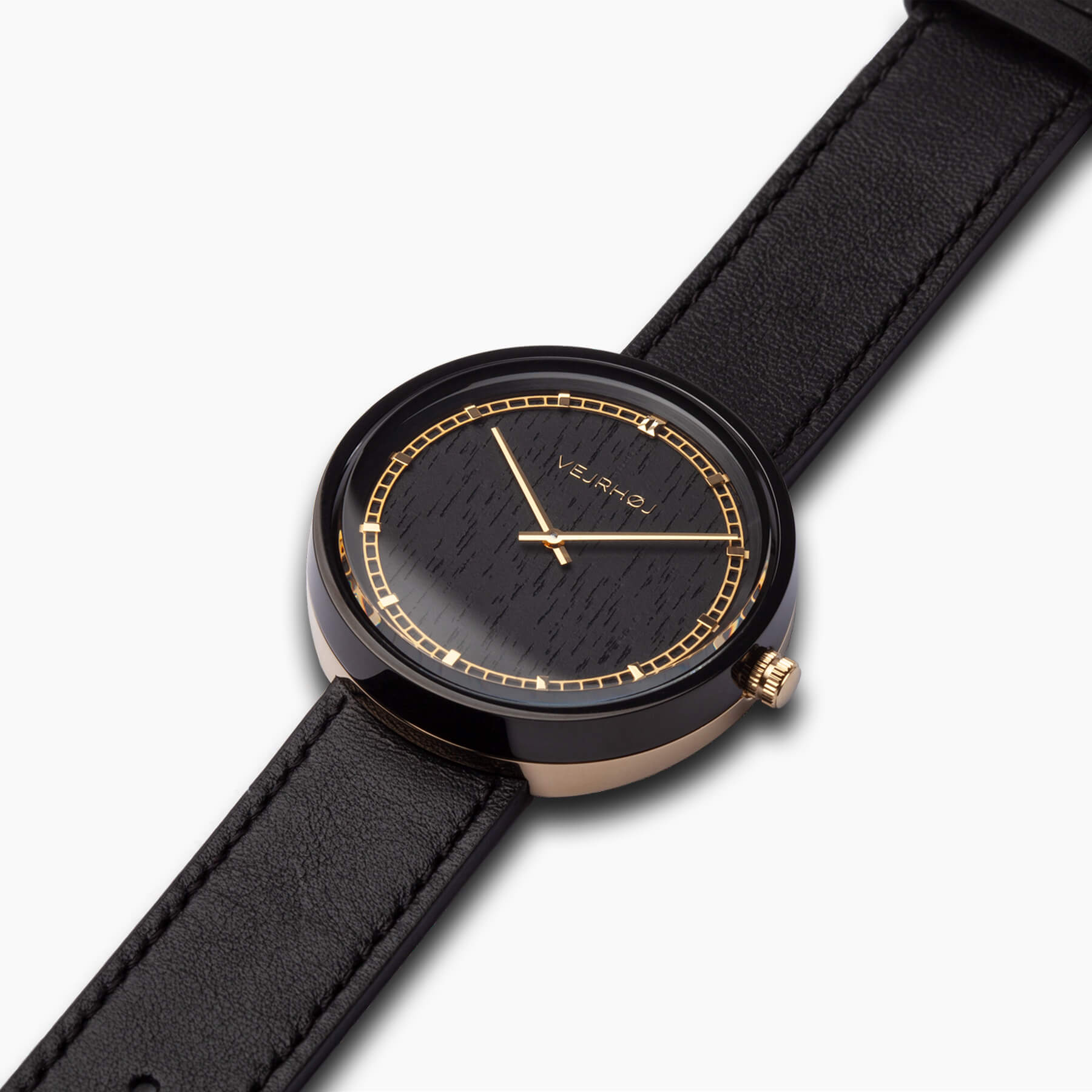  ヴェアホイの黒とゴールドのリングが輝くメンズ木製腕時計ARCH Gold