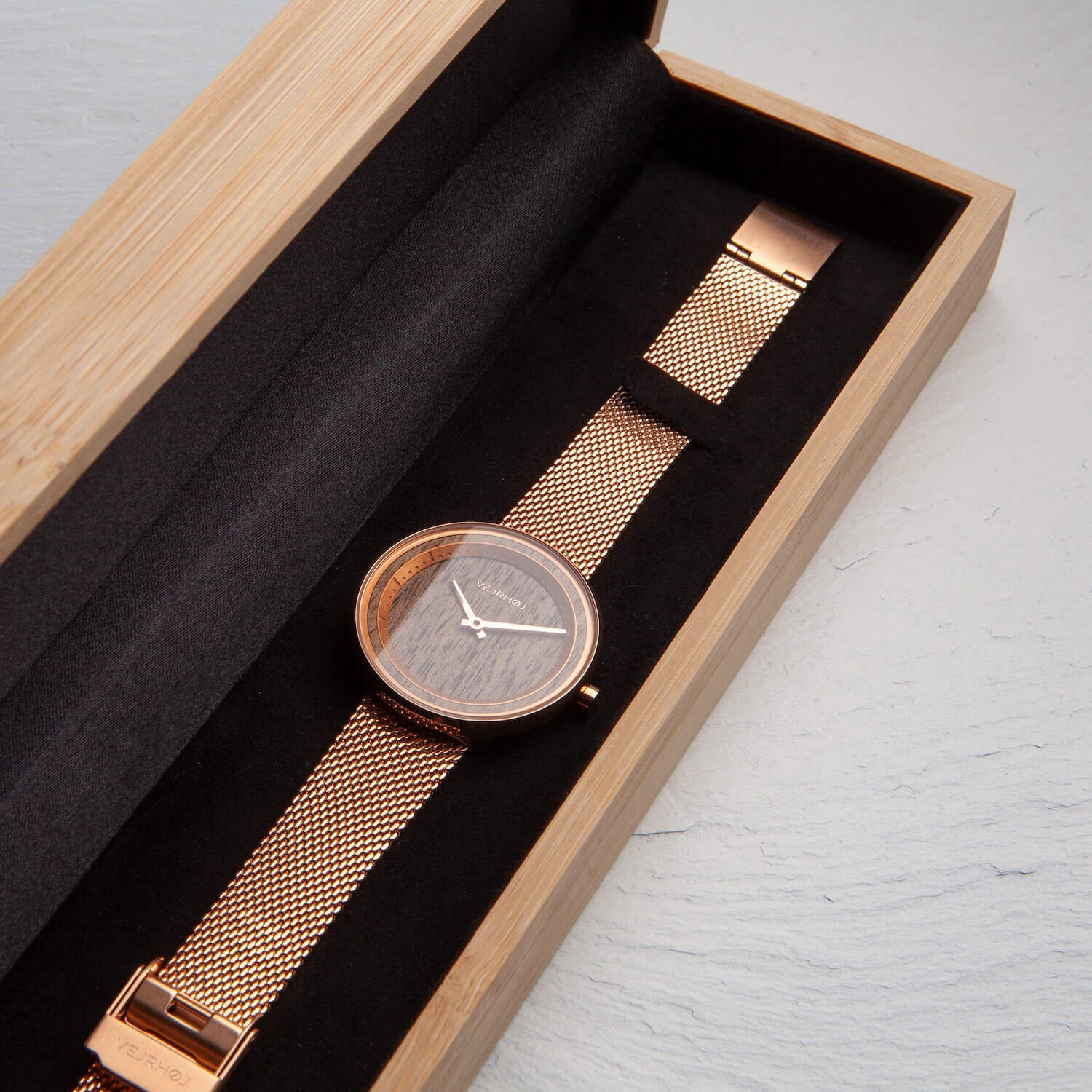 VEJRHØJのおしゃれな木の箱に入ったレディース腕時計 Petite｜The ROSE | mesh
