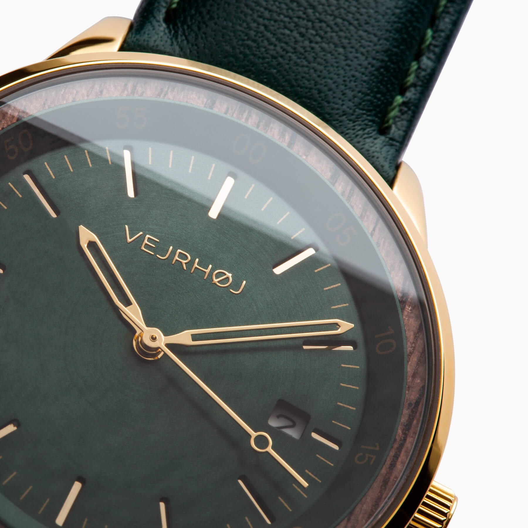 緑の文字盤にゴールド針が輝く機械式腕時計　拡大図