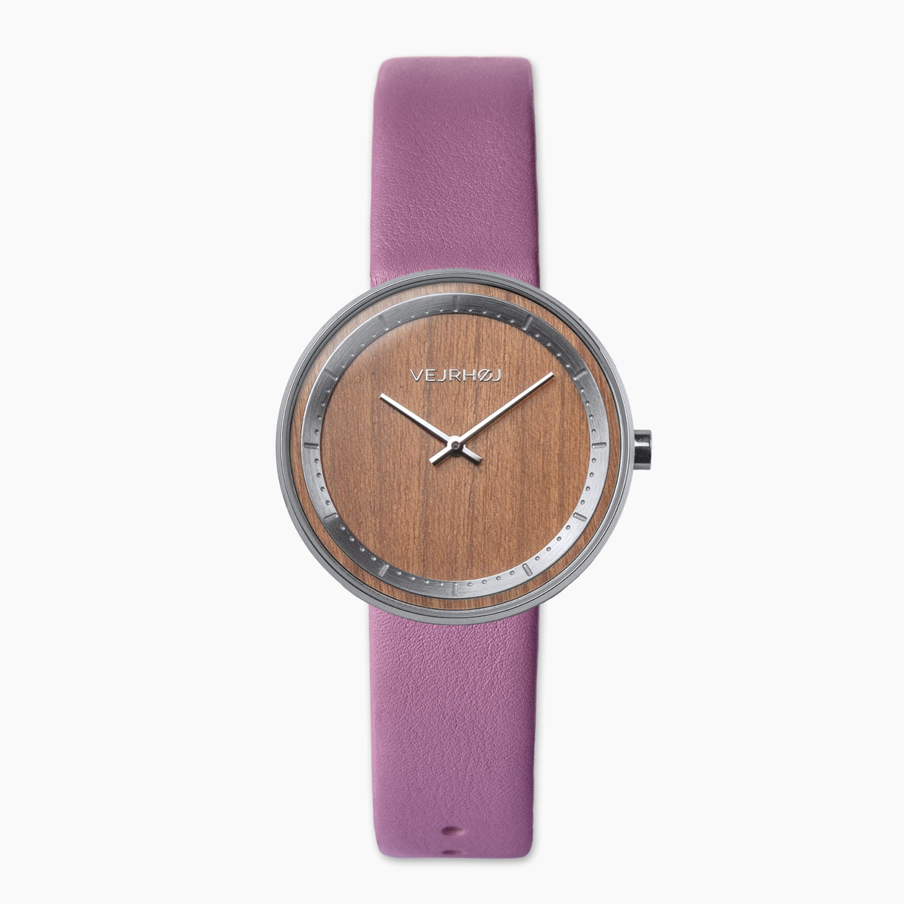 紫色のベルトのレディーズ時計が白い背景の上。ウェアホイ腕時計