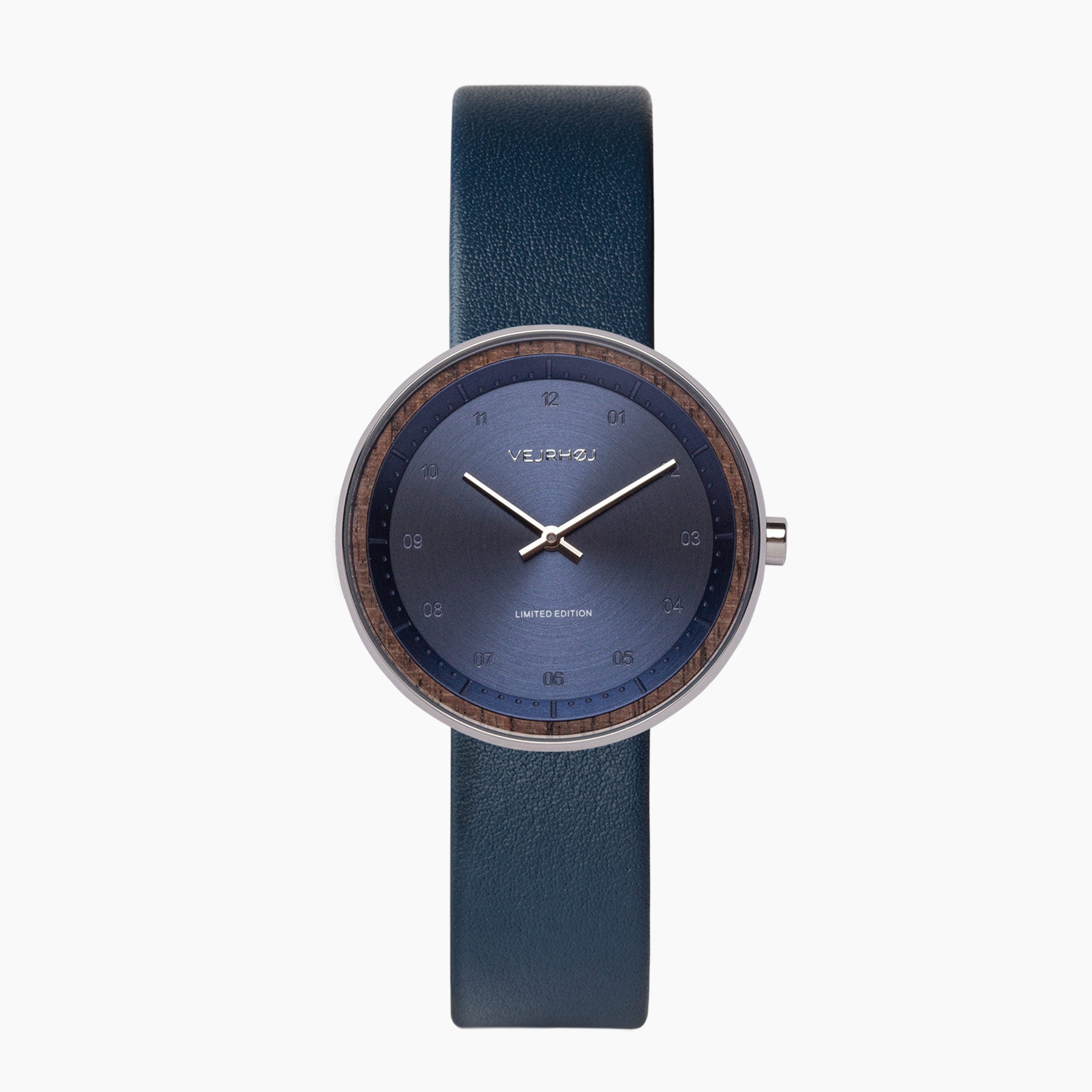 鮮やかなブルーが輝くVEJRHØJの女性限定の木製腕時計 Petite OASIS Blue 